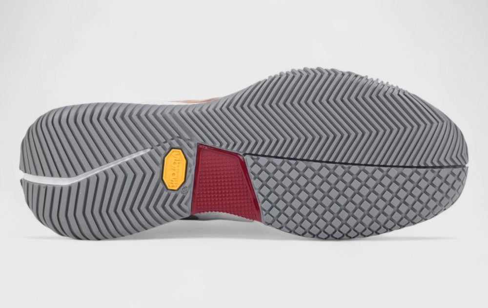 Tipos de suela de zapatillas de pádel: ¿cómo afectan a tu juego?